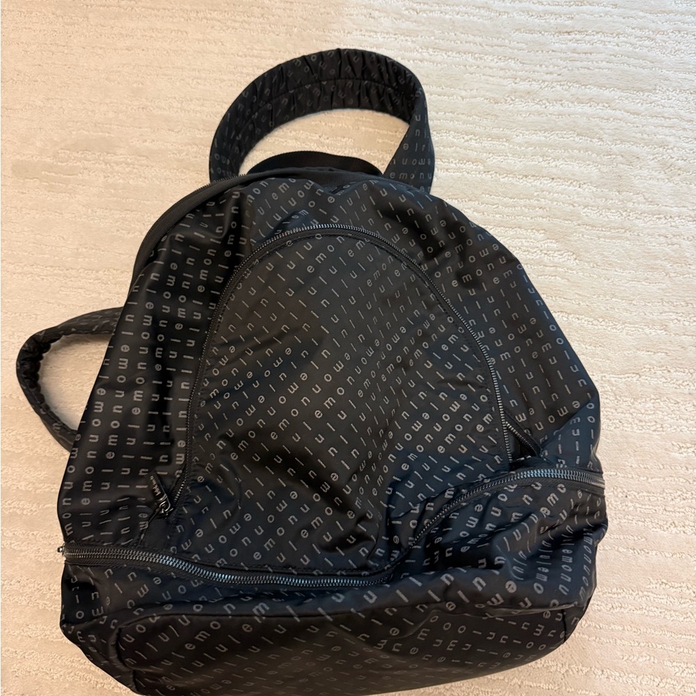 Lululemon 20L city adventure backpack